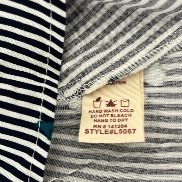 Hem & Thread NWT Women’s Striped Floral Top, Size Large - Picture 8 of 9